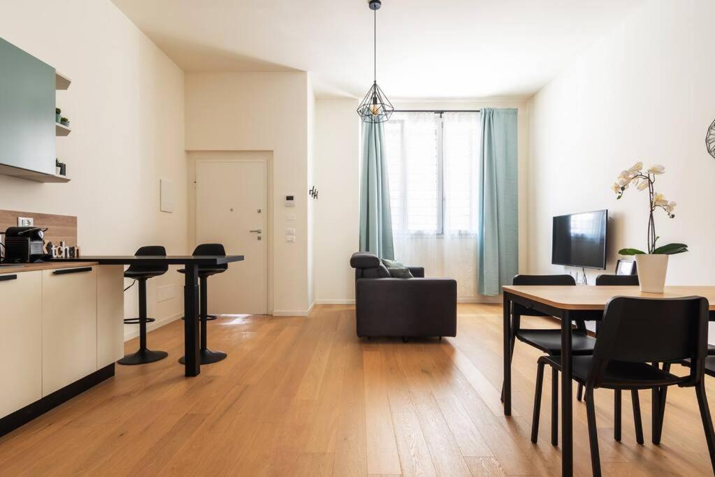 Ferienwohnung Kaizen House - Bilocale De Angeli Mailand Exterior foto